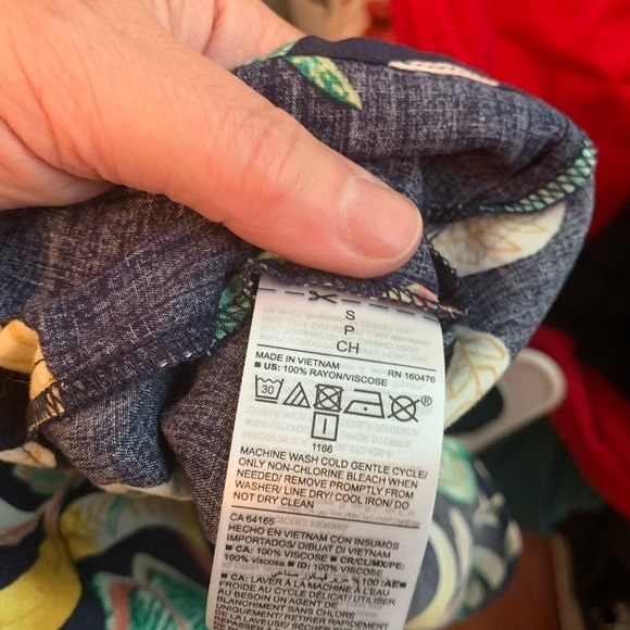 NWOT Old Navy Floral Cold Shoulder Top Sz S - Picture 9 of 9